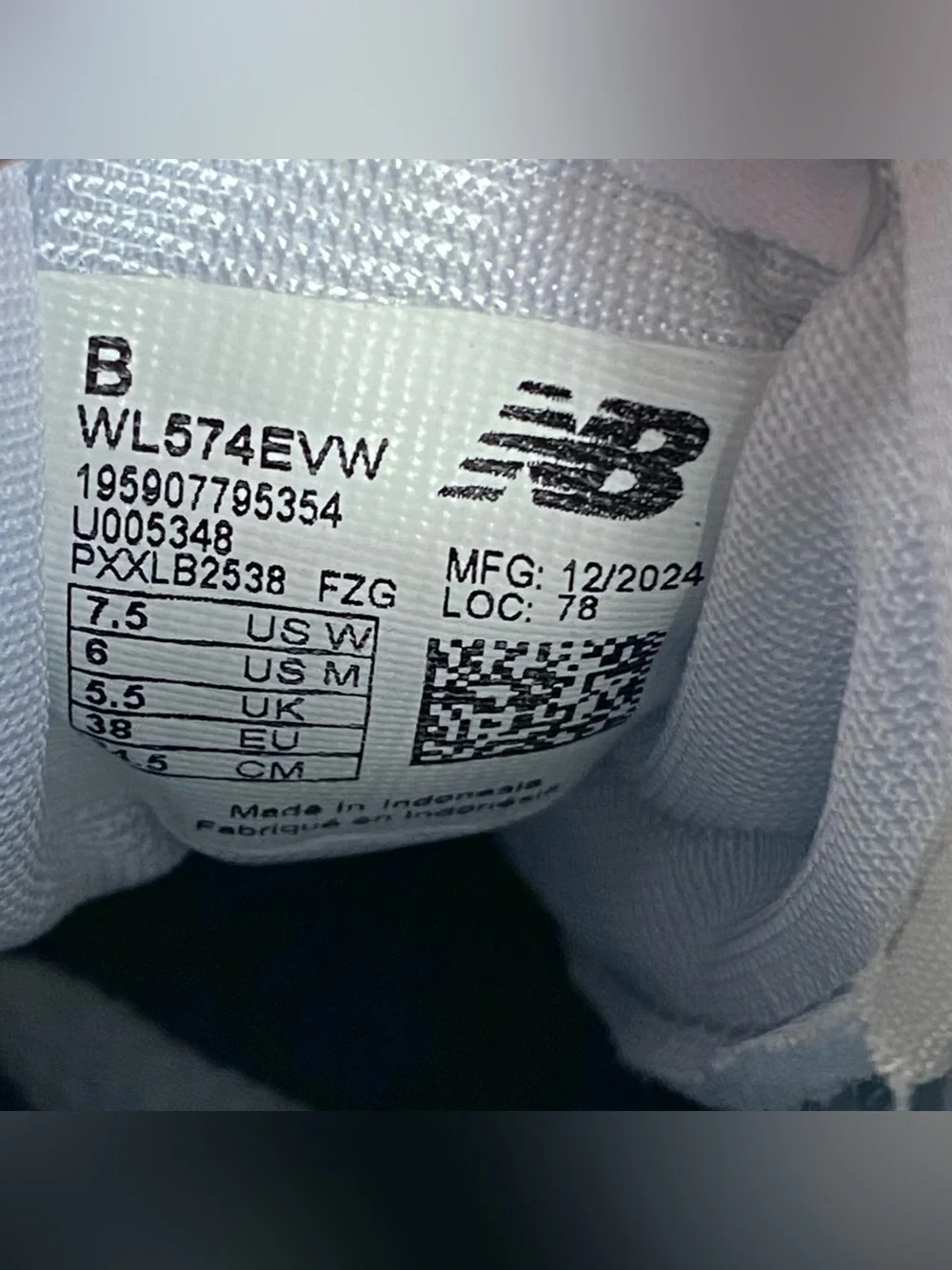 New‎ Balance 574 Classic Womens Size 7.5 White Cloud Suede Running Shoes NEW